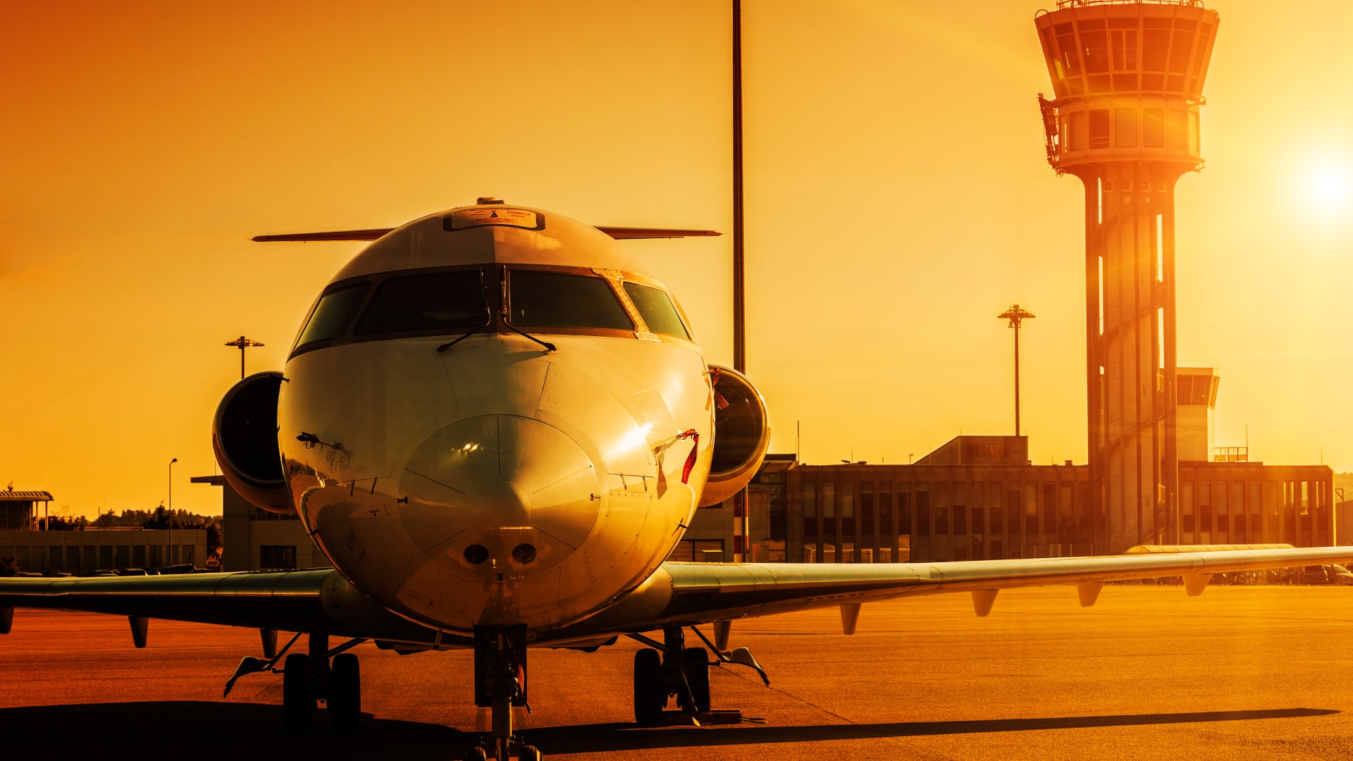 plane airport sunset 1 min