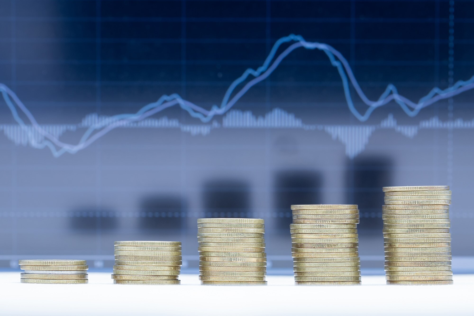 Gráfico comparativo entre os regimes de tributação Lucro Real e Lucro Presumido, destacando suas principais características e vantagens para empresas.